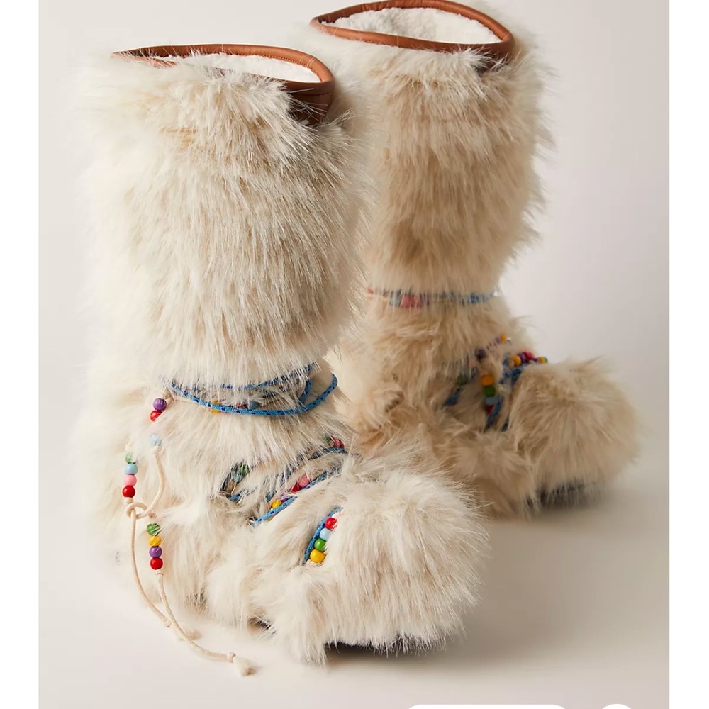 $248 Free People Boho Apres All Day Beaded Boots White Faux Fur 6.5 SOLD OUT
